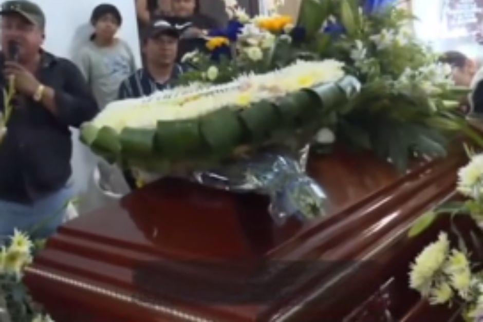 El alcalde es velado en el Palacio Municipal de Masagua, Escuintla. (Foto: captura de video)