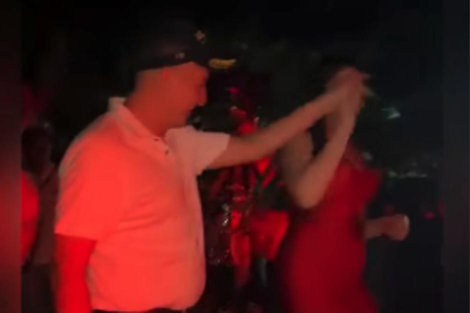 El alcalde sufrió disparos durante un desfile navideño. (Foto: captura de video)