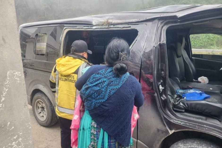 Ocho personas resultaron heridas tras el accidente vial este lunes. (Foto: Bomberos Voluntarios)