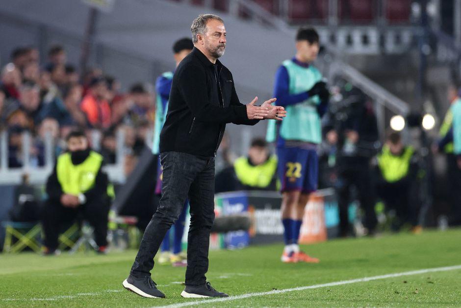 El técnico de los azulgranas sabe que el equipo tiene que mejorar en defensa para no recibir el primer gol que los hace sufrir. (Foto: AFP)