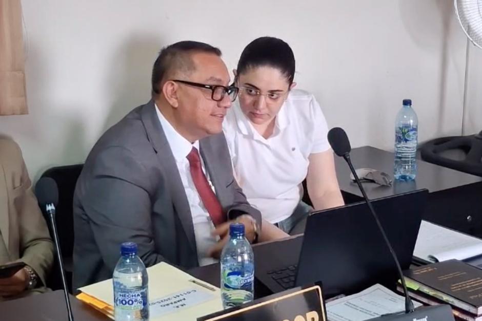 Fernanda Bonilla está en audiencia con su nuevo abogado. (Foto: Wilder López/Soy502)