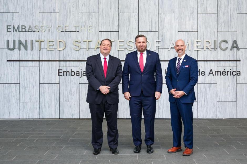 Terry Cole, jefe de la DEA, visitó el país. (Foto: Embajada de Estados Unidos en Guatemala)