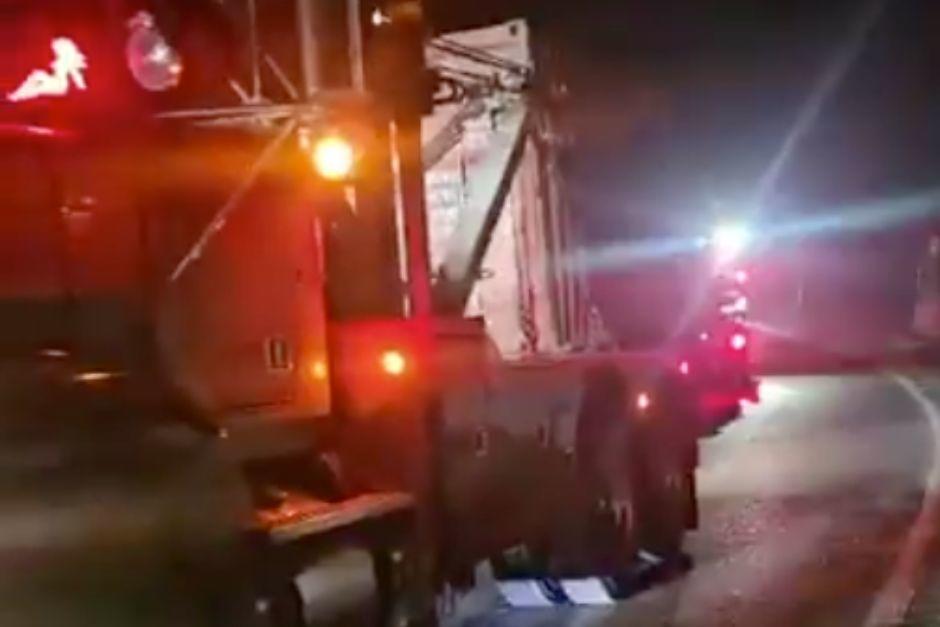 Un accidente protagonizado por un tráiler ha afectado el tránsito este miércoles. (Foto: Jorge Senté/Colaborador)