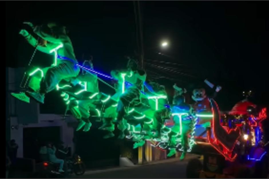 La ingeniosa carroza sorprendió a los vecinos. (Foto: captura de video)