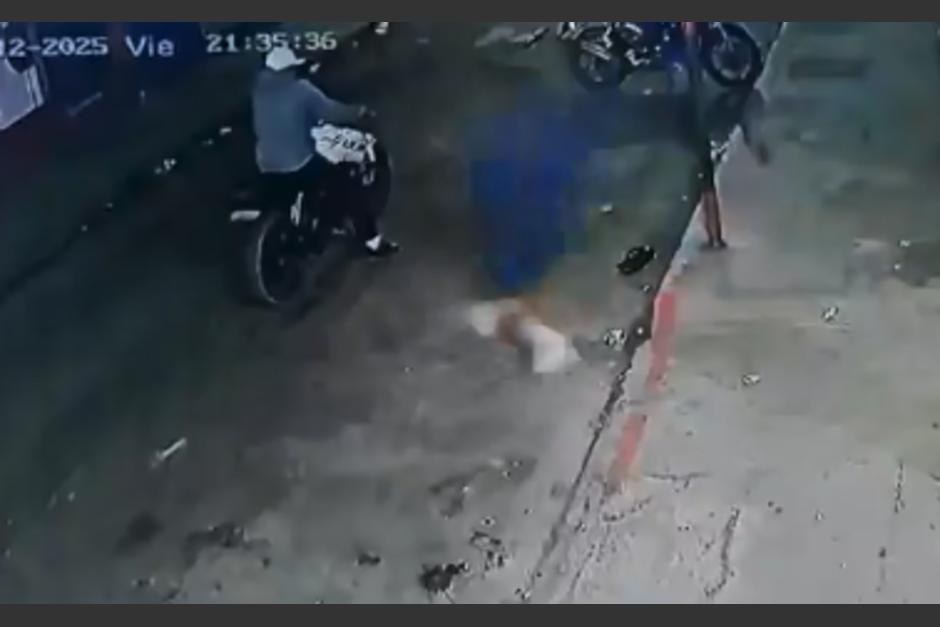 Los adolescentes de 14 y 16 años fueron atacados mientras estaban dentro de un hotel. (Foto: captura de video)