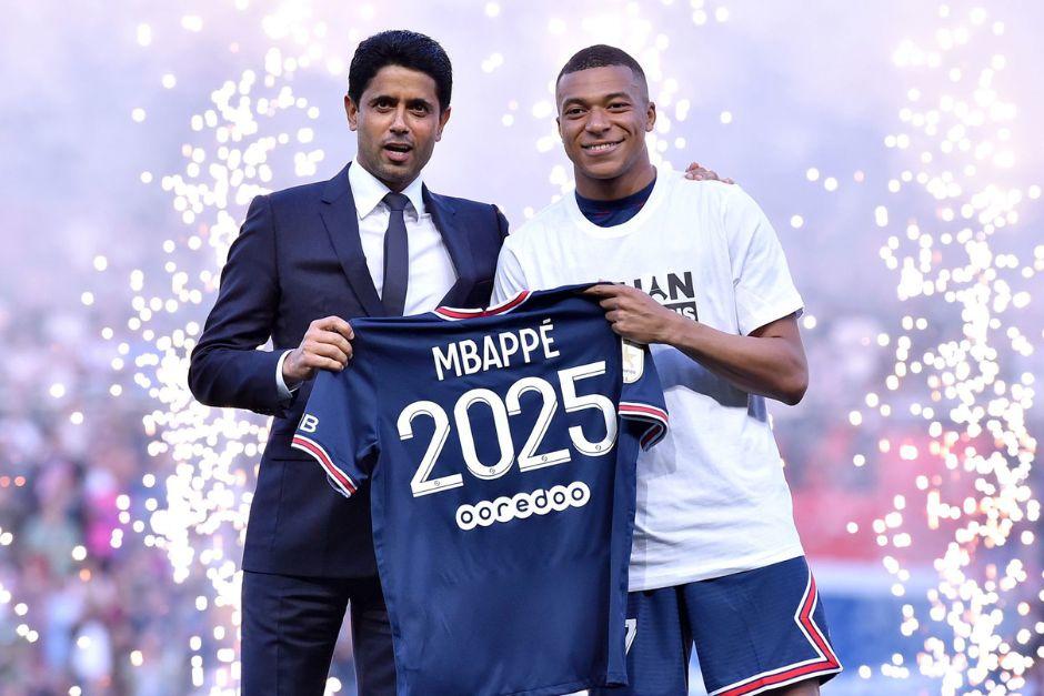 El astro francés había renovado hasta el 2025, pero decidió dejar el PSG luego de en su contrato decía que podría salir del club en 2024. (Foto: AFP)