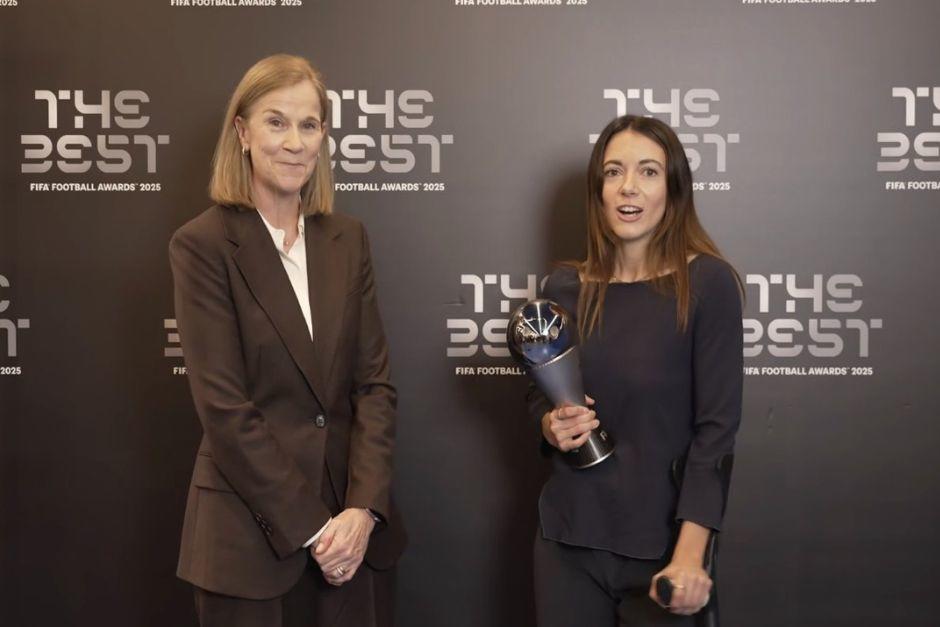 Debido a una lesión en el ligamento cruzado, Aitana no pudo viajar y la FIFA le envió su premio a Barcelona, donde agradeció a todos los votantes. (Foto: FIFA)