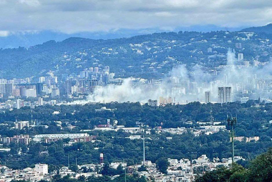 El incendio forestal fue controlado tras varios minutos de trabajo de los cuerpos de socorro. (Foto: redes sociales)