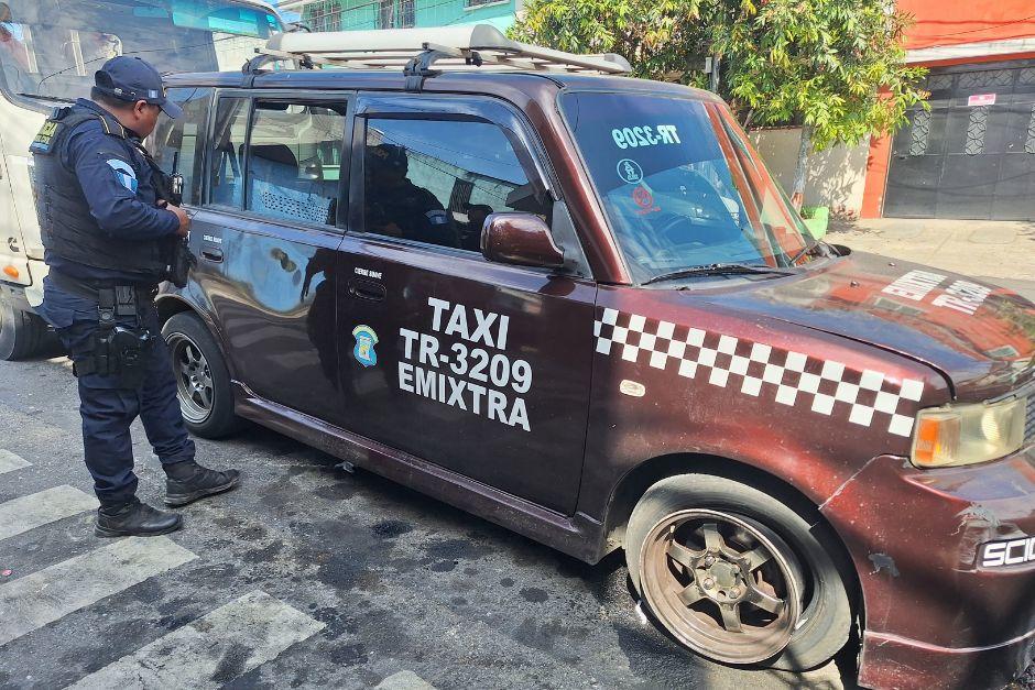 Los presuntos asaltantes se transportaban en un taxi. (Foto: Jorge Senté/Colaborador)