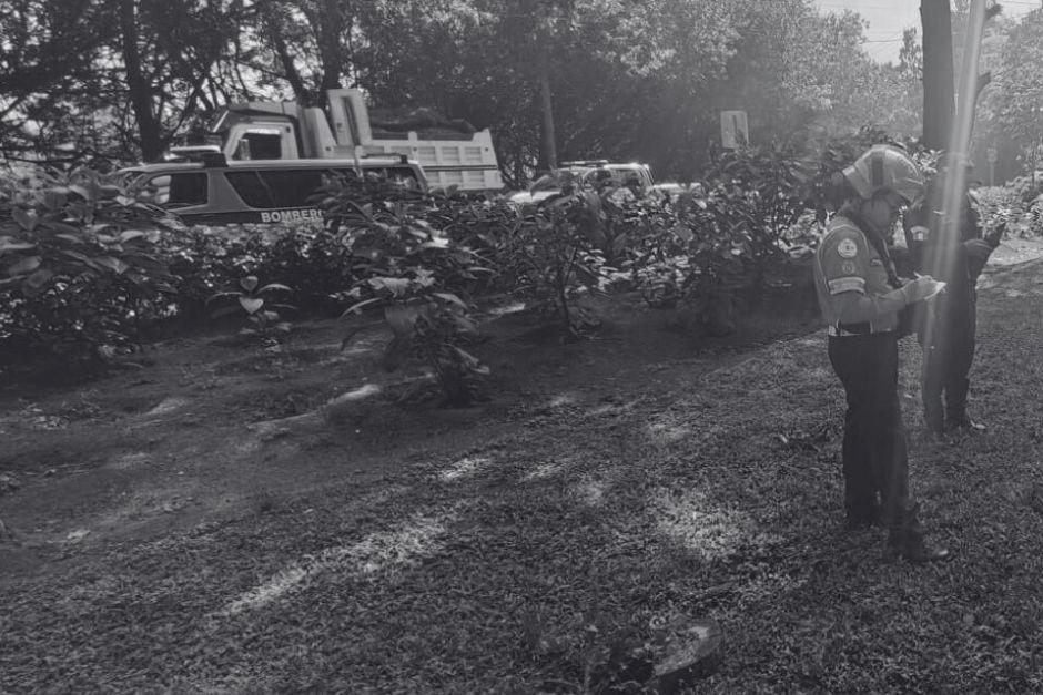 La víctima se encontraba sobre el área verde del sector. (Foto: Bomberos Municipales)