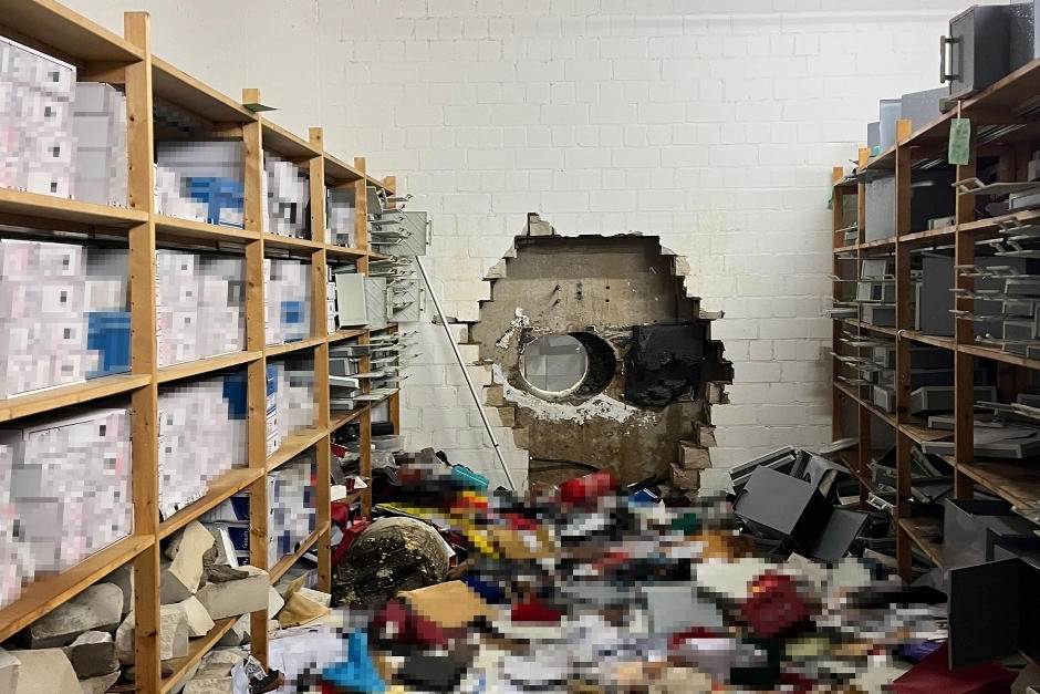 El robo incluyó dinero, joyas y pertenencias de los clientes del banco. (Foto: NIUS)