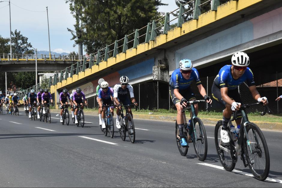 Se inició con el desmontaje de estructuras frente a la colonia Centro América y Tikal 1, en la zona 7 de la capital. (Foto: Fredy Hernández/Soy502)