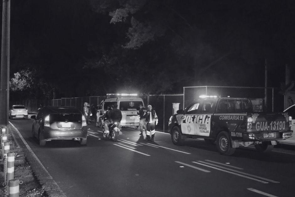 El fallecido se encuentra a un costado de la carretera. (Foto: Bomberos Municipales)