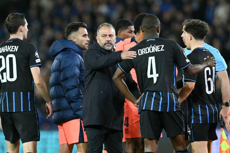 El DT de los culés saludó a los rivales tras terminar el partido en Bélgica, donde se llevan un valioso punto. (Foto: AFP)