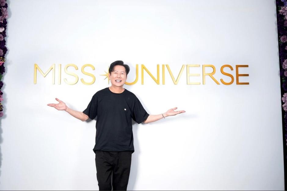 El director tailandés ha sido criticado por su trato hacia las concursantes. (Foto: X)