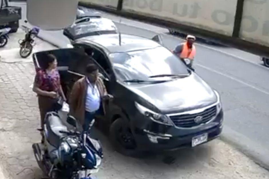 La camioneta usado para ejecutar el crimen fue hallada abandonada en Párramos. (Foto: Captura de video)