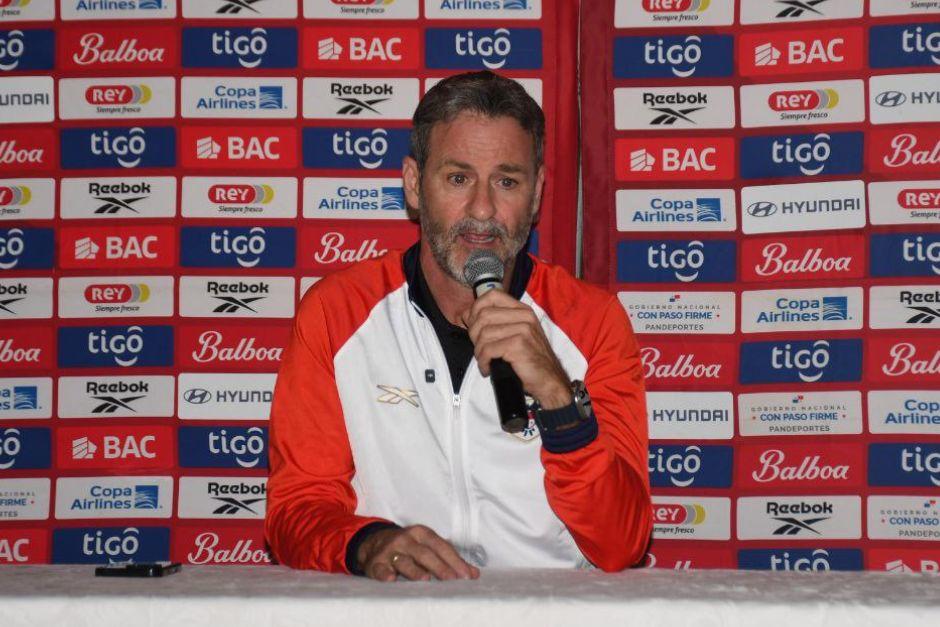 Thomas Christiansen llegó un poco nervioso a la conferencia de prensa, pero se mostró seguro de que su equipo ganará. (Foto: Rudy Martínez)