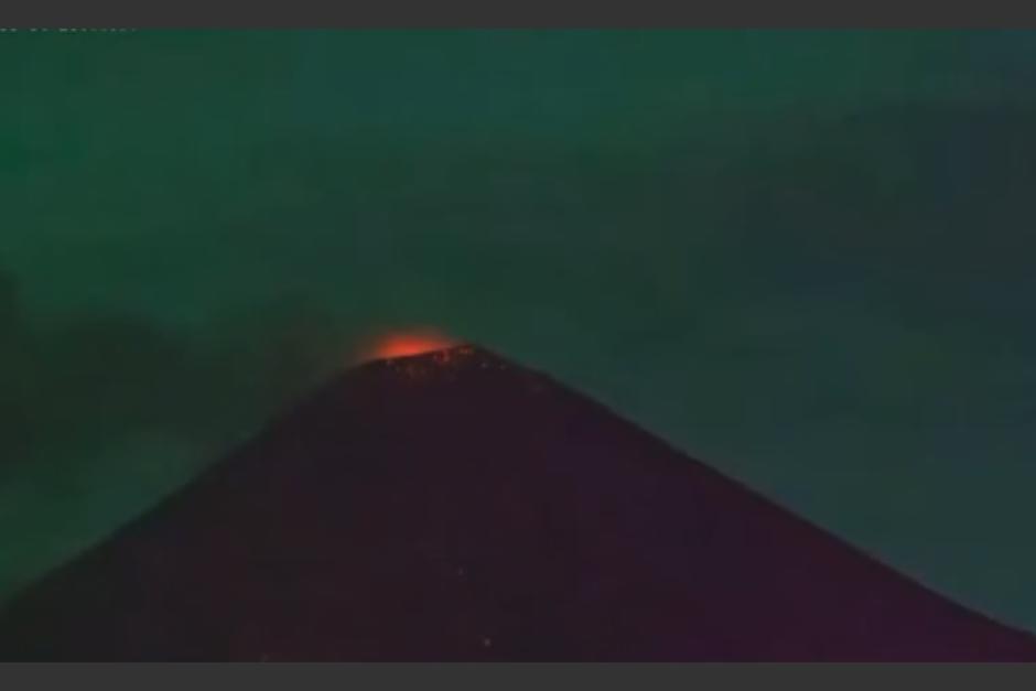 Durante una transmisión en vivo se reportó este destello de luz en el cielo. (Foto: captura de video)