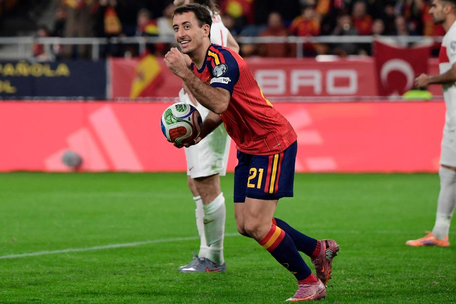 Los españoles consiguieron el resultado que necesitaban para asegurar el boleto directo al Mundial. (Foto: AFP)