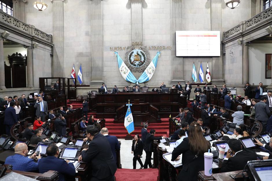 Los congresistas aprobaron un decreto con el cual introdujeron reformas a tres legislaciones distintas. (Foto: Congreso / Soy502)