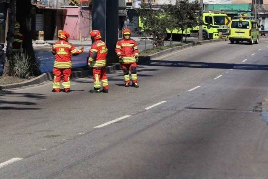 El paso vehicular ha quedado habilitado en el lugar donde se accidentó la pipa. (Foto: Bomberos Municipales)
