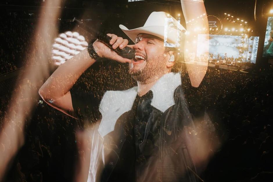 Edén Muñoz y Alfredo Olivas emocionaron con un tributo especial. (Foto: X)