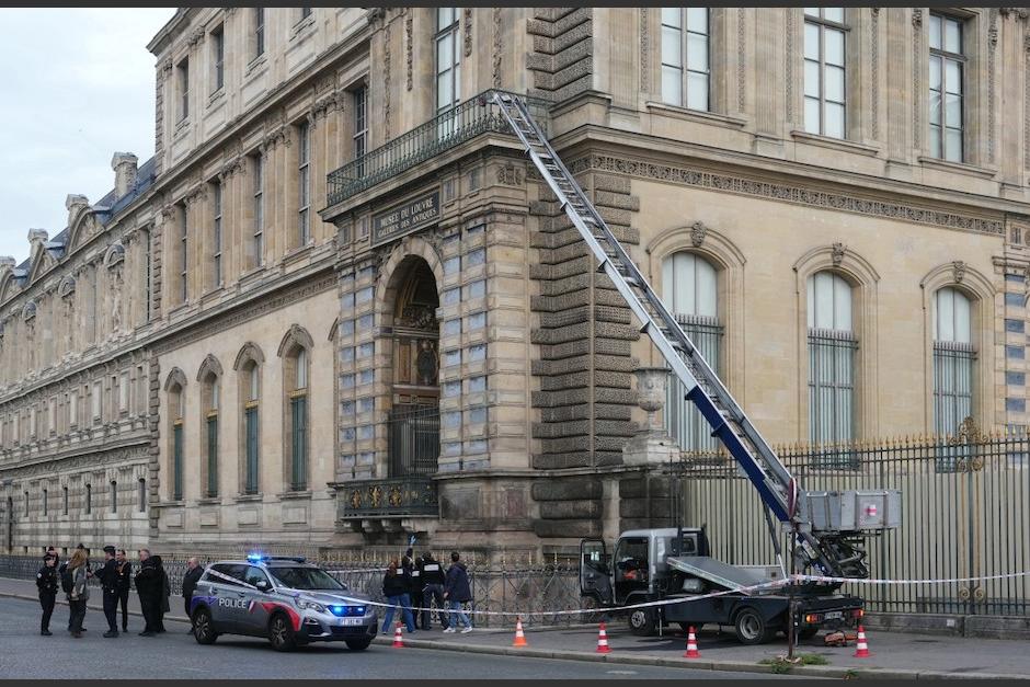 Francia detiene al presunto último ladrón del Louvre que seguía en libertad. (Foto: AFP)