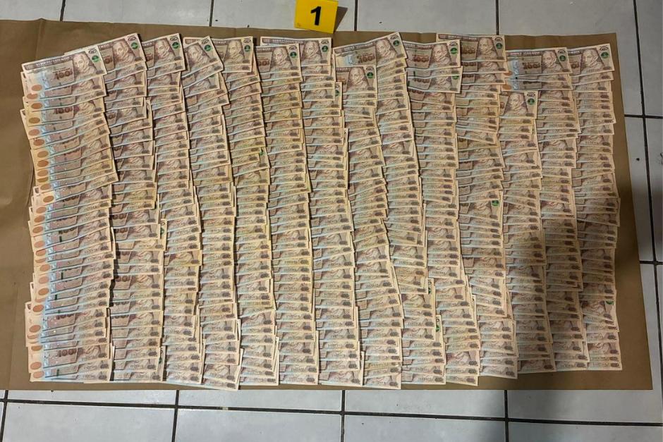 Tras allanamiento en distintas zonas de la ciudad de Guatemala, se incautaron Q153 mil 900 en efectivo (Foto: Ministerio Público)
