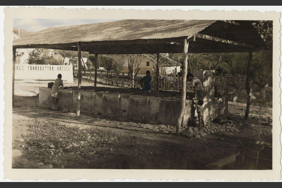 Pila pública del barrio San Marcos, Zacapa, en el siglo pasado. (Foto: Juan Carlos Aquino/Colaborador)