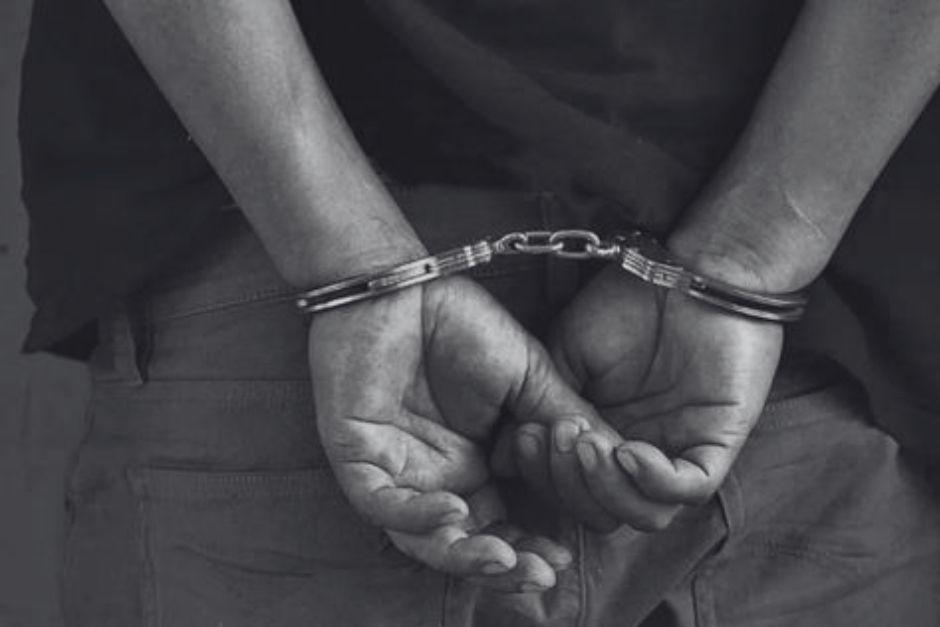 El hombre fue detenido durante un operativo policial en la capital. (Foto ilustrativa: Archivo/Soy502) 