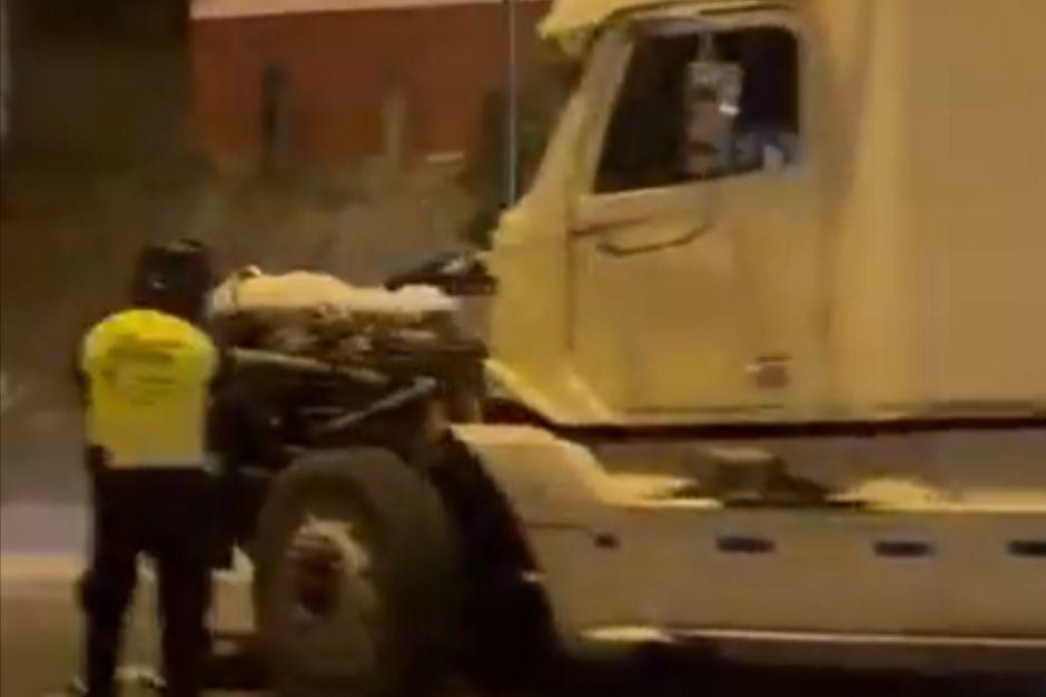El accidente se generó durante horas de la madrugada. (Foto: captura de video)