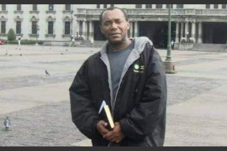 Su primer contacto con la lectura se dio con el libro de texto Victoria, dirigido a primer grado. (Foto: Cortesía Rogelio Franzua)