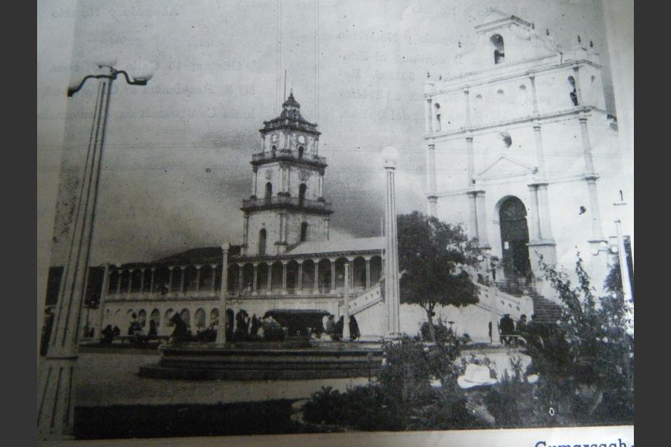 Antigua fotografía de la torre ubicada en la cabecera departamental de Quiché. (Foto: Bernardo Montúfar/Colaborador)