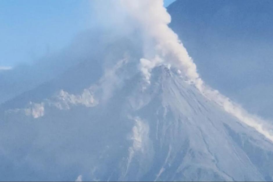 La gran cantidad de lluvia que ha caído en el complejo volcánico ha provocado bajada de lahares. (Foto: Conred / Soy502)