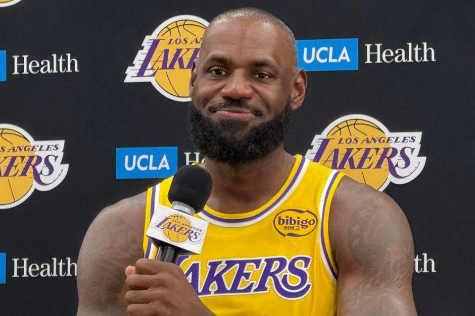 La estrella de los Lakers, de 40 años, podría disputar su última temporada en la NBA ante los rumores de culminar su carrera en 2026. (Foto: NBA)