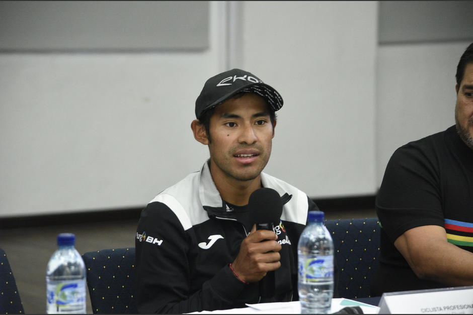Sergio Chumil atendió a los medios en la conferencia de prensa organizada el Salón Autonomía de la CDAG. (Foto: José Pos / Nuestro Diario)