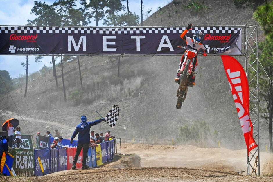 Adrián Méndez se coronó campeón nacional hace algunos días y ahora se prepara para viajar a Ecuador. (Foto: Cortesía PSLMX.COM)