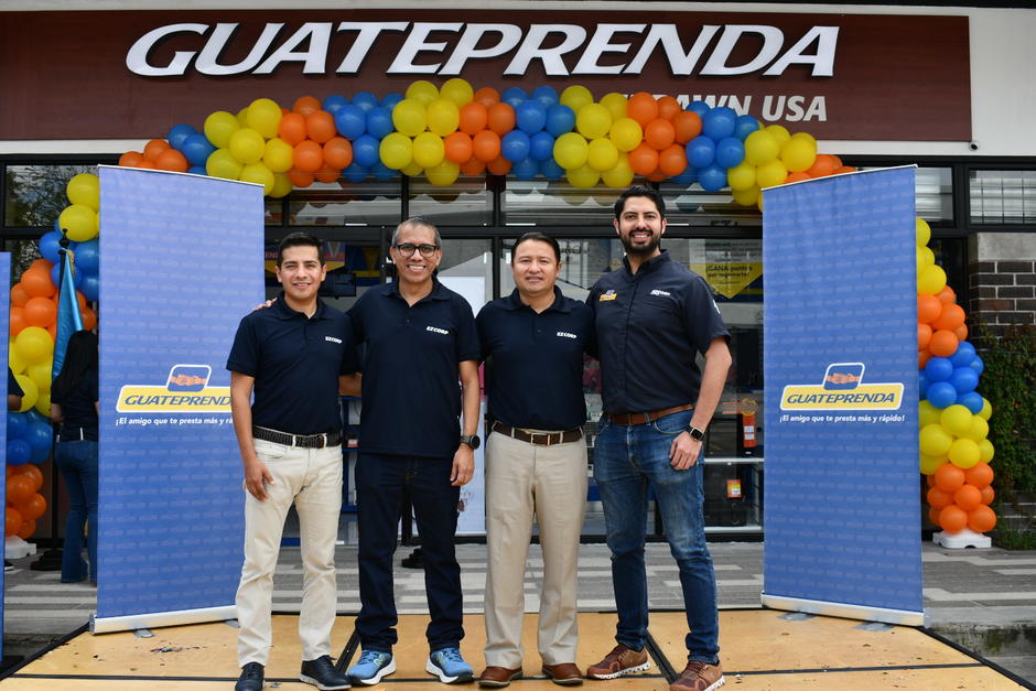 "Mynor Armas, Carlos Villagran, Mario López, Guillermo Alvarez, representantes de Guateprenda.” (Fotografía: Content Marketing Soy502) 