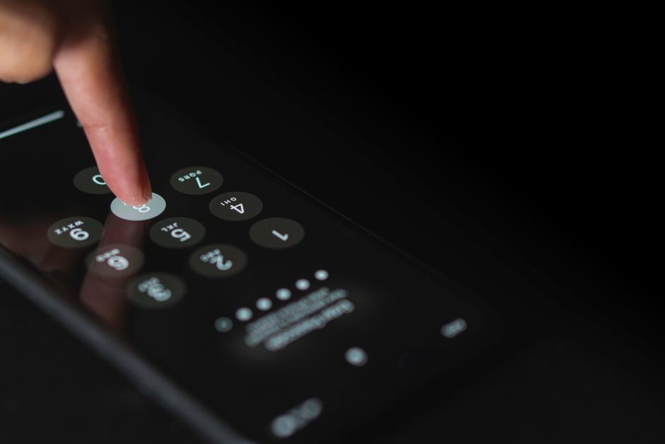 Las víctimas depositaban dinero creyendo que sus familiares necesitaban apoyo. (Foto: Shutterstock)