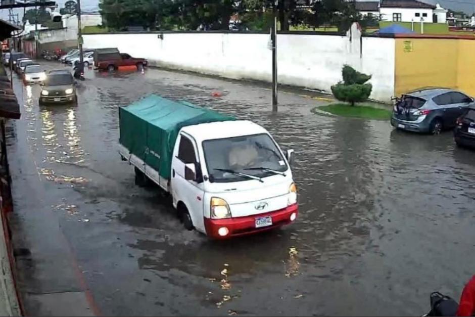 La basura tapa los drenajes pluviales y provoca inundaciones. (Foto: Archivo / Soy502)