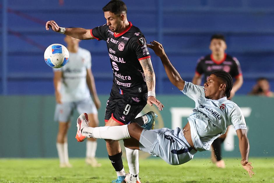 Pedro Báez se ha consolidado en el ataque altense y su cañón le apunta al Real España. (Foto: Archivo)