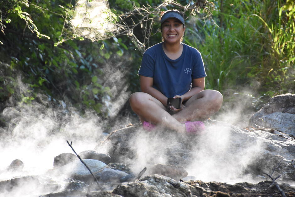 Pobladores y visitantes buscan el nacimiento para darse un baño con minerales. (Foto: Olga Vásquez/Colaboradora)