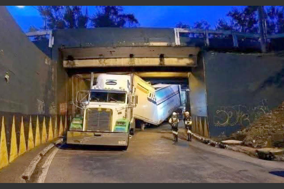 Un tráiler daño la estructura del puente El Amate. (Foto: archivo/Nuestro Diario)
