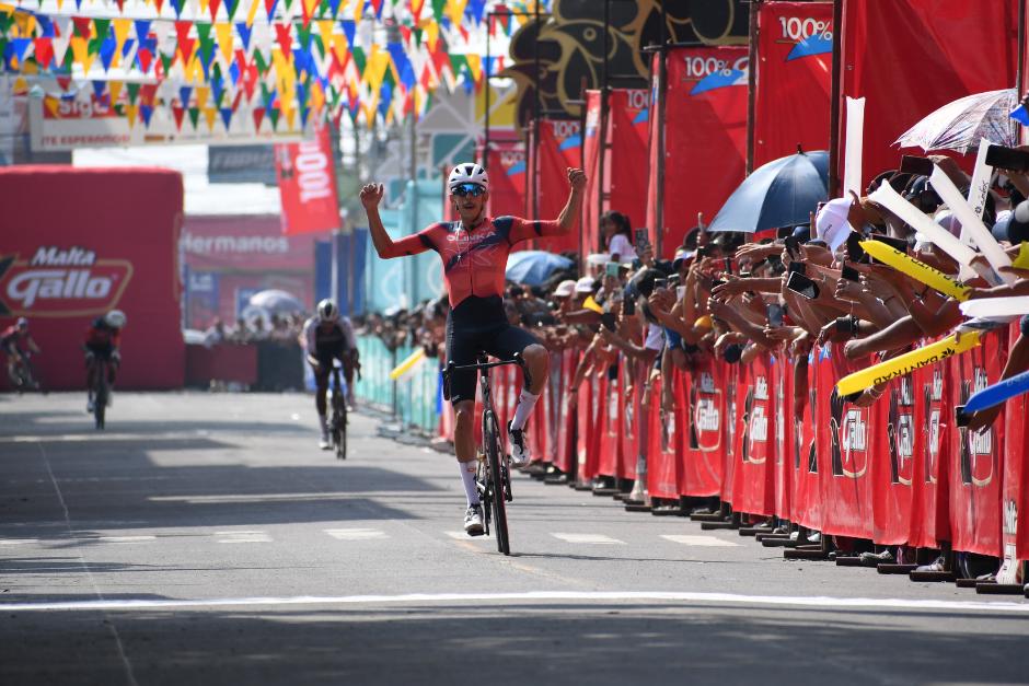 Carlos MacPherson fue el primero en cruzar la meta en Coatepeque, proclamándose ganador de la cuarta etapa de la Vuelta a Guatemala. (Foto: Rudy Martínez / Nuestro Diario)