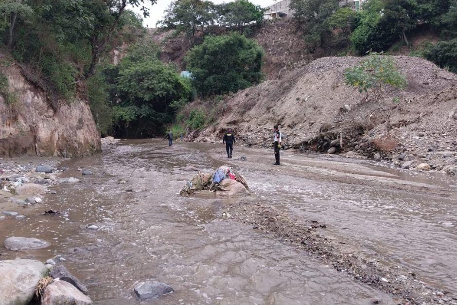 Más restos humanos se han localizado este lunes en el río San Juan, en Palencia. (Foto: Bomberos Voluntarios)