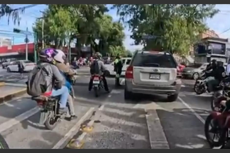 La conductora huyó del lugar, pero ya fue capturada. (Foto: captura de video)