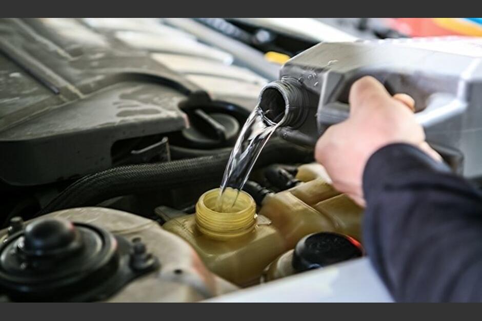 El agua es fundamental para mantener regulada la temperatura del motor. (Foto: Derco Center)