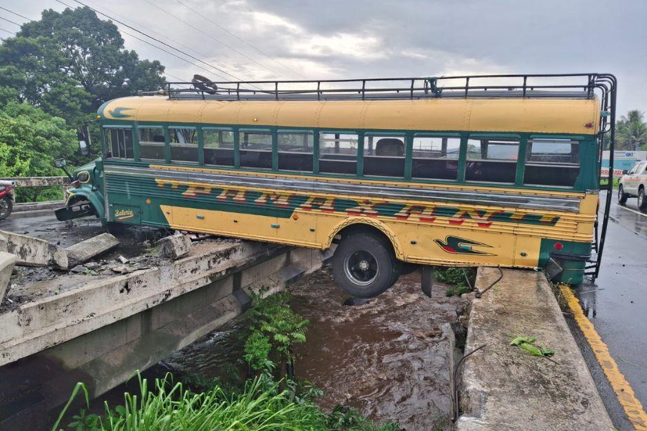 El accidente de tránsito se dio en el kilómetro 66 de carretera al pacífico. (Foto: Bomberos Voluntarios)