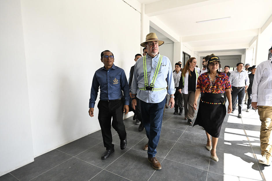 El presidente evitó indicar si llevaría a cabo honras fúnebres en caso muera Alejandro Giammattei. (Foto: Presidencia)