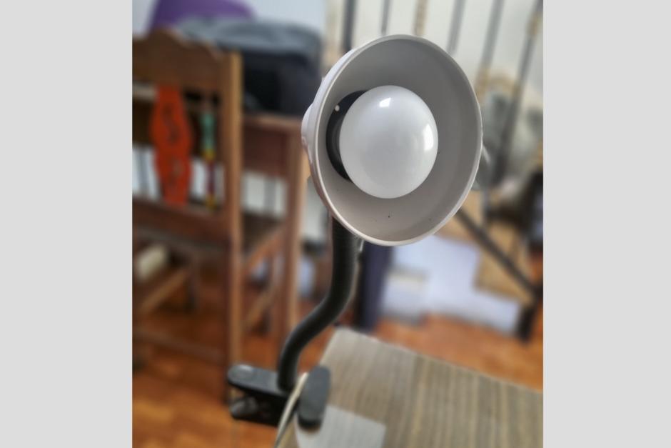 Usar bombillas ahorradoras puede ayudar al presupuesto mensual. (Foto: Karla Santiago/Colaboradora)